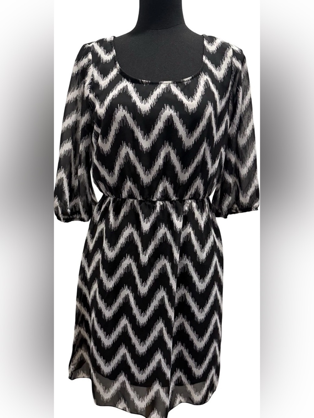 Espresso Women’s Black & White 3/4 Sleeve Chevron Patterned Dress, Size Small